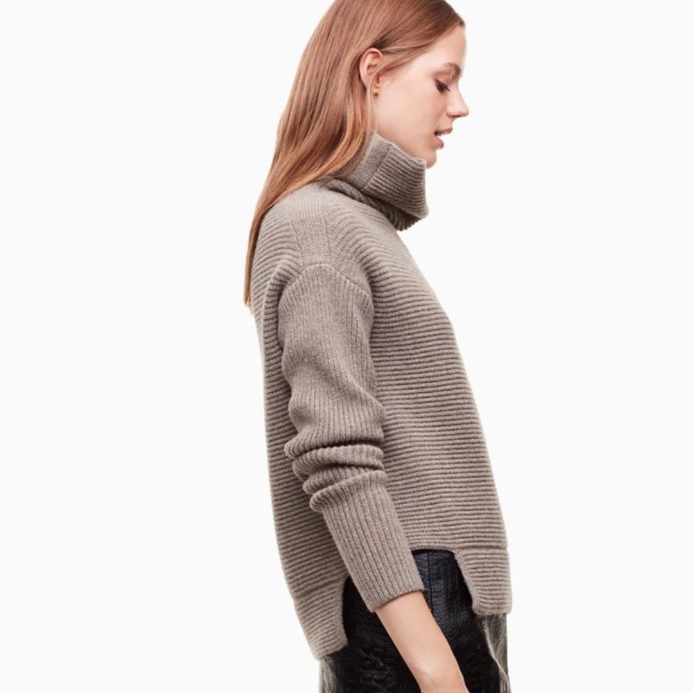 Babaton 1-01 Mika sweater
